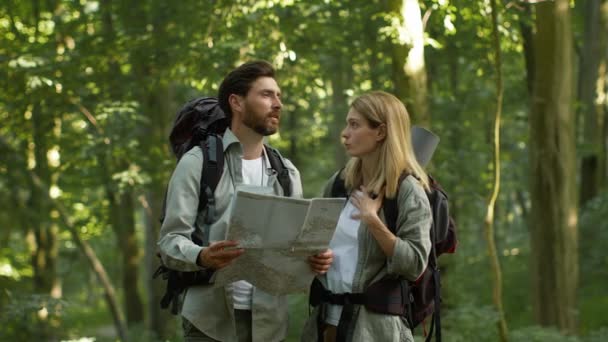 Tourism Navigation Problem Emotional Man Woman Tourists Getting Lost Trip — Stock Video