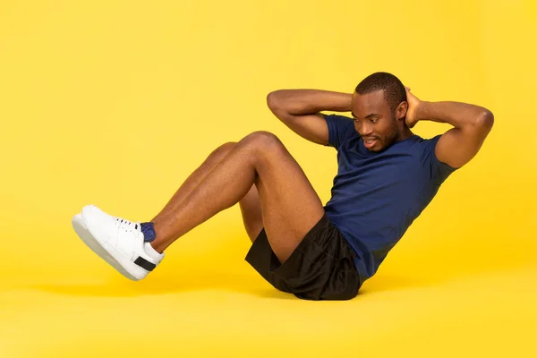 Black Fitness Guy Doing Sit Ups Exercise Training Yellow Studio — Fotografia de Stock
