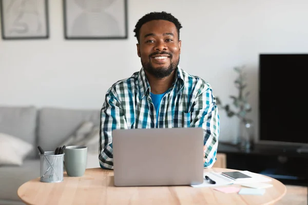 Successful African American Male Entrepreneur Using Laptop Computer Smiling Camera — Foto Stock