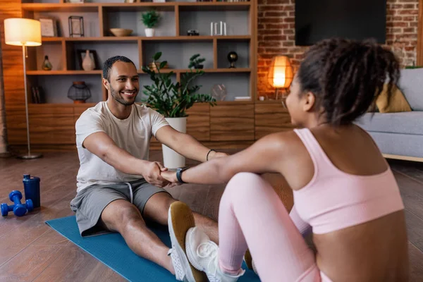 Happy Young African American Couple Sportswear Doing Exercises Together Mat — Φωτογραφία Αρχείου