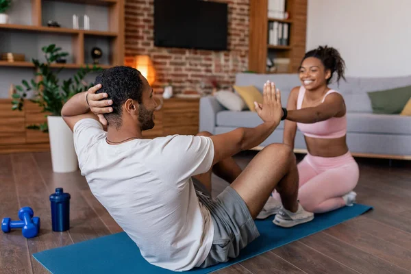 Cheerful Young African American Husband Wife Sportswear Doing Abs Exercises — Φωτογραφία Αρχείου