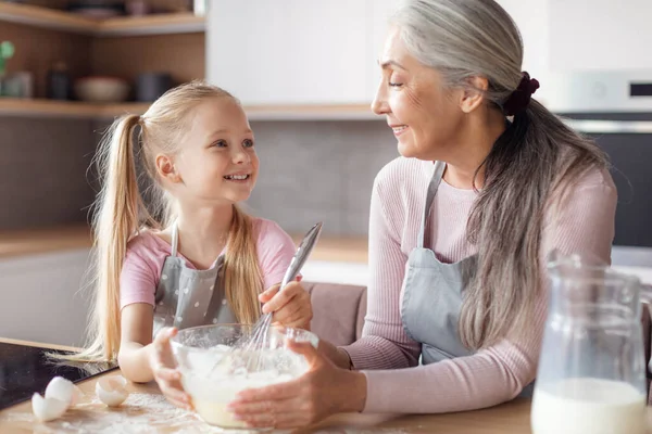 Happy European Elderly Grandmother Little Granddaughter Aprons Make Pastry Dough — Photo