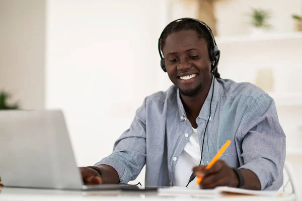 Online Education Smiling Black Man Headset Study Laptop Home Happy — Stock fotografie