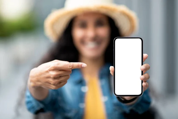 Brunette Woman Straw Hat Pointing Cell Phone White Empty Screen — Foto Stock