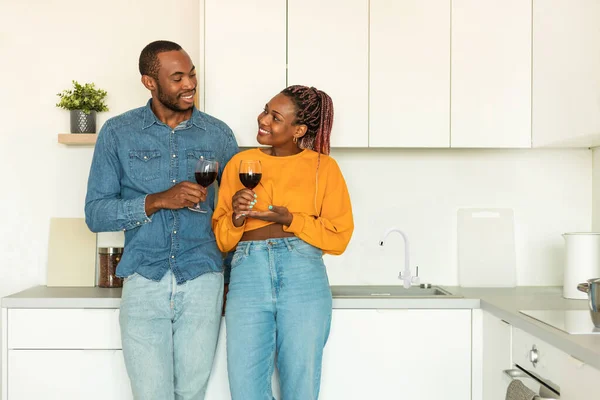 Loving Black Couple Drinking Red Wine Kitchen Happy Man Woman — Photo