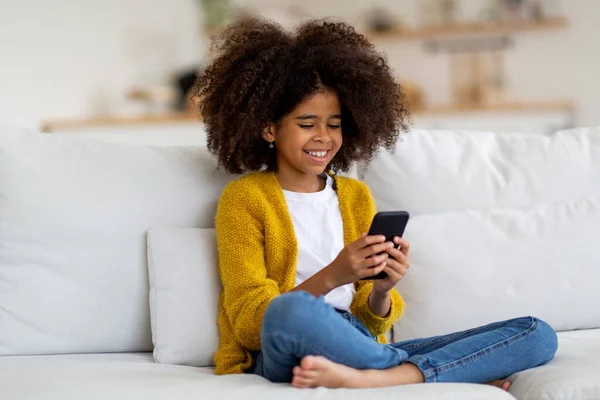 Cheerful Pretty African American Little Girl Nice Bushy Hair Sitting — Foto Stock