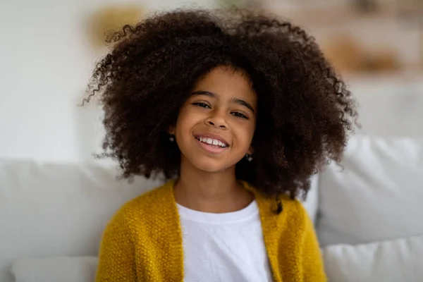Closeup Portrait Cheerful Sweet Little Black Girl Cute Bushy Hair — Foto Stock
