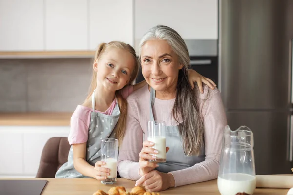 Smiling European Old Female Little Girl Aprons Glasses Milk Enjoy — Stock Fotó