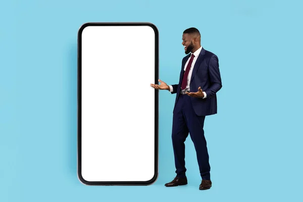 Amazing Offer Surprised Black Businessman Looking Big Blank Smartphone White — Stock fotografie