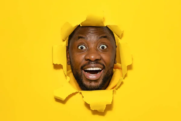 Wow Overjoyed Black Man Open Mouth Breaking Looking Hole Slit —  Fotos de Stock