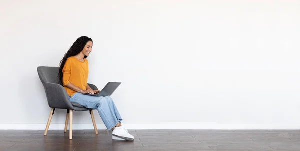 Cheerful Brunette Millennial Woman Freelancer Using Laptop Home Lady Sitting — Φωτογραφία Αρχείου