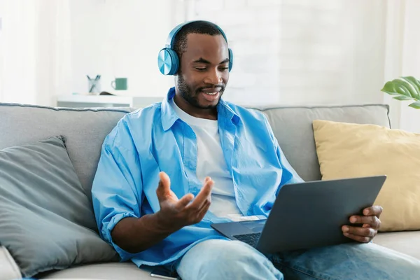 Freelancer African American Man Video Calling Laptop Wearing Headphones Talking — ストック写真