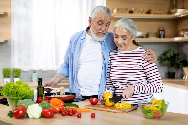 Cooking Together Happy Senior Spouses Preparing Food Kitchen Home Smiling — Stockfoto