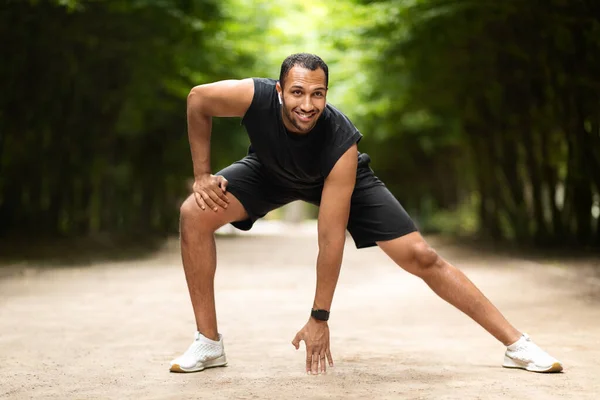 Cheerful Sporty Handsome Young African American Guy Having Workout Outdoors — Stok fotoğraf