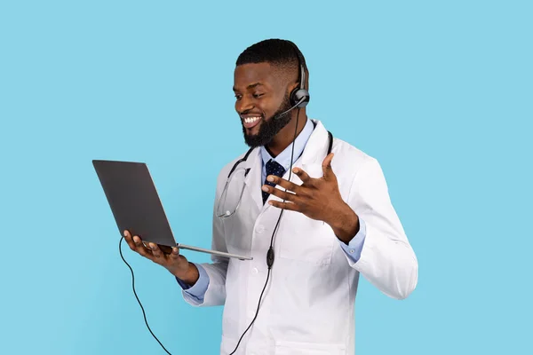 Telemedicine Concept Black Male Doctor Laptop Headset Making Online Consultation — Stok fotoğraf