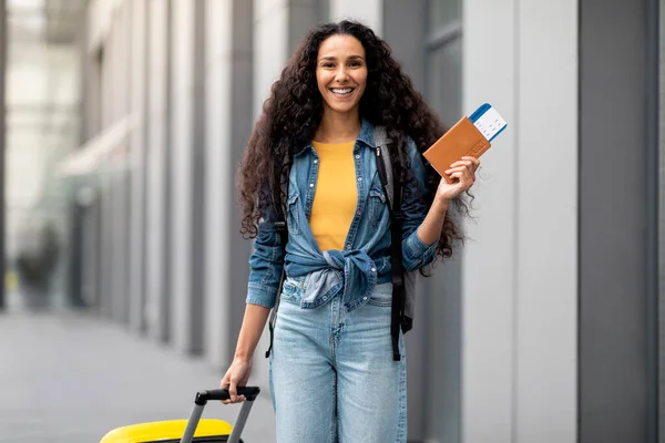 Happy Curly Woman Casual Outfit Tourist Yellow Suitcase Luggage Holding — Stockfoto