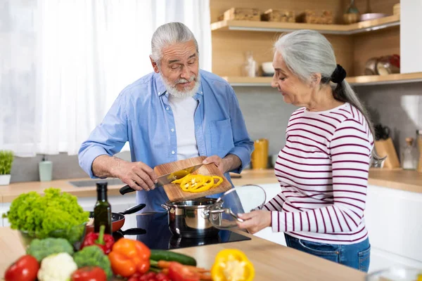 Healthy Eating Seniors Portrait Elderly Spouses Cooking Together Kitchen Happy — Stockfoto