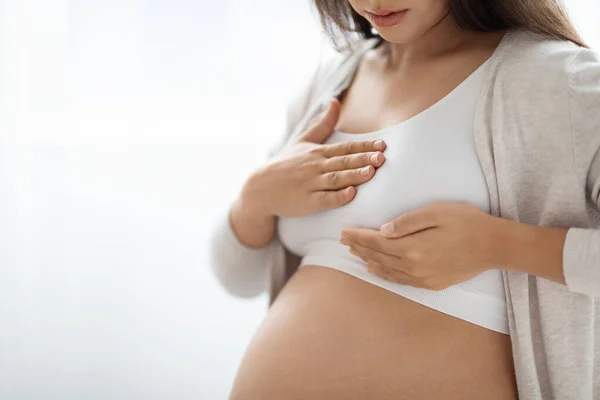 Closeup Unrecognizable Young Pregnant Woman Big Tummy Having Painful Feelings — Stockfoto