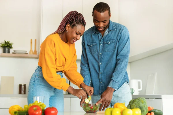 Healthy Nutrition Young African American Couple Cooking Fresh Vegetable Salad — Foto de Stock