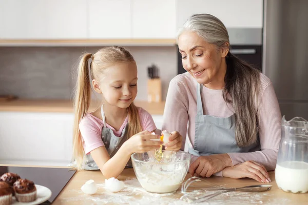 Glad Smiling Little Girl Senior Woman Aprons Make Dough Break — 图库照片