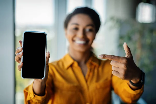 Great Offer Black Businesswoman Holding Pointing Finger Cellphone Empty Screen — Stock Fotó