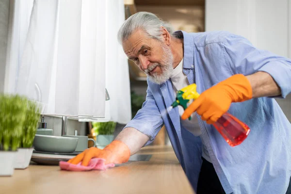 Portrait Smiling Senior Man Cleaning Table Kitchen Dust Tidy Elderly — Stok fotoğraf