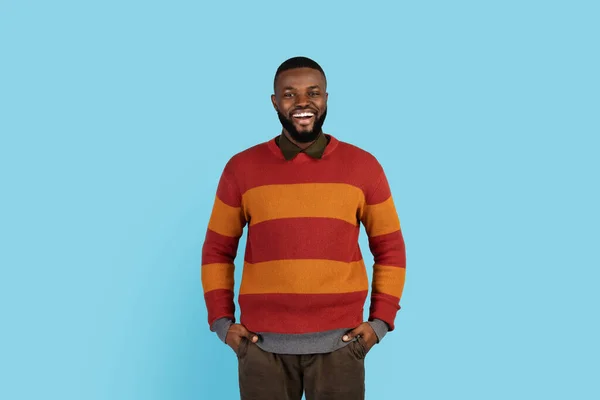 Positive Black Man Standing Hands Pockets Smiling Camera Handsome Millennial — Stok fotoğraf