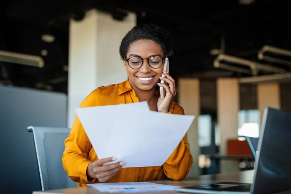 Happy Black Businesswoman Talking Cellphone Checking Documents Office Young Female — Stock Fotó