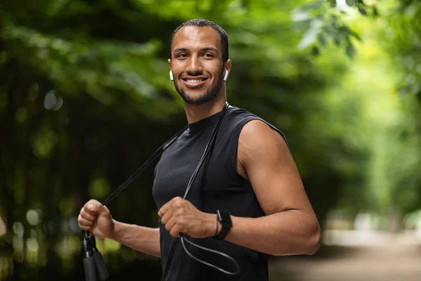 Happy Athletic African American Millennial Man Enjoying Open Air Workout — Stockfoto