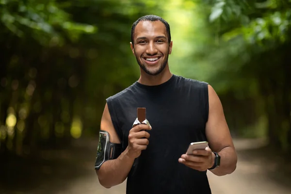 Positive Attractive Young Middle Eastern Guy Sportsman Having Break While — Φωτογραφία Αρχείου