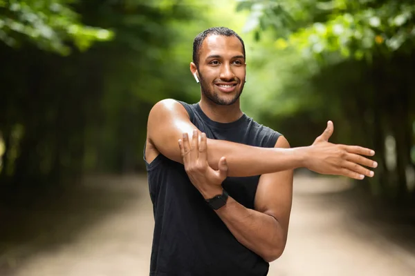 Closeup Photo Cheerful Sporty Handsome Young Black Guy Having Workout — Φωτογραφία Αρχείου