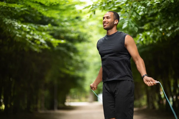 Motivated Handsome Muscular Millennial Black Man Exercising Public Park Using — Foto de Stock
