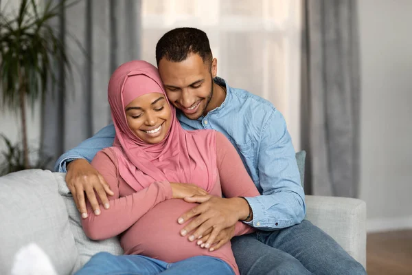 Romantic Black Pregnant Muslim Spouses Relaxing Together Couch Living Room — Foto de Stock