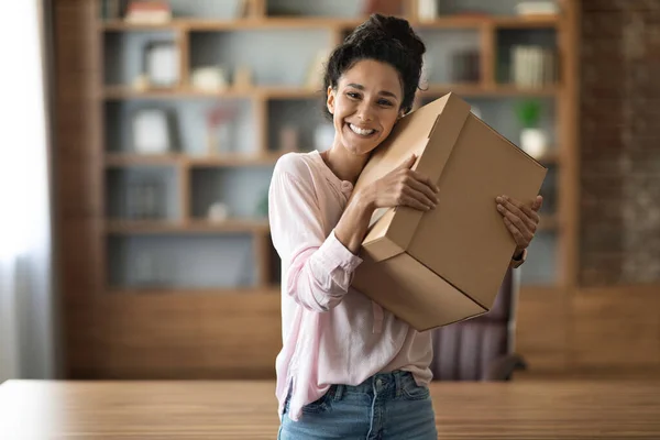 Ecstatic Beautiful Young Woman Casual Embracing Box Something Smiling Home — Stock Fotó