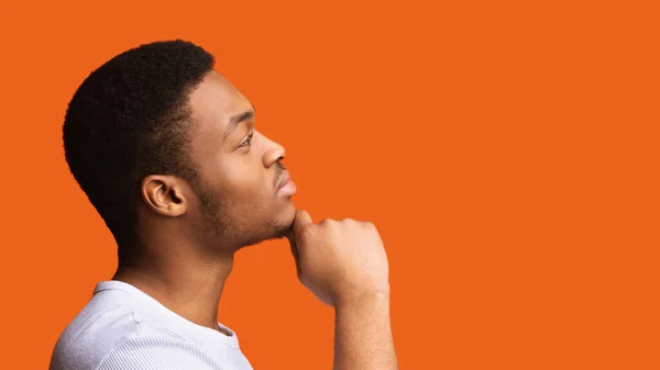 Profile Portrait Thoughtful Black Man Thinking Touching Chin Looking Aside — Foto de Stock