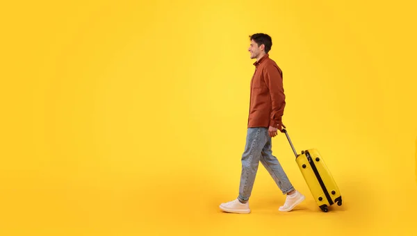 Side View Traveler Man Posing Walking Travel Suitcase Yellow Studio — Stockfoto