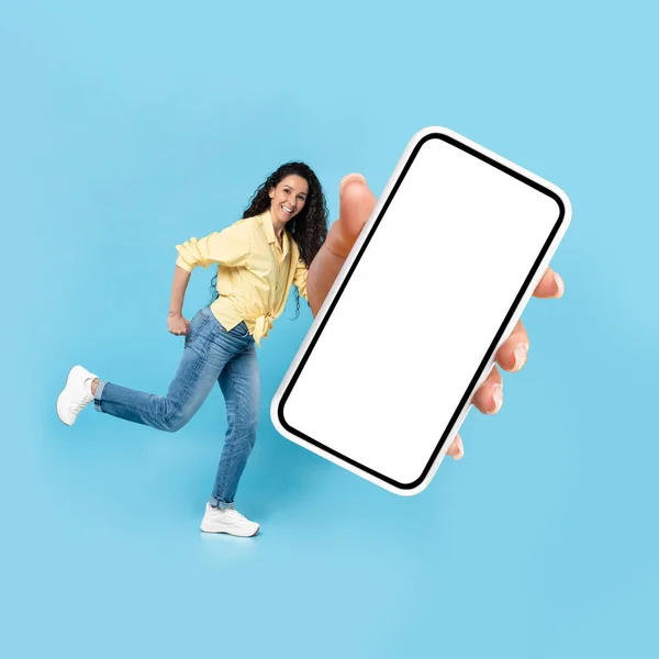 Cheerful Middle Eastern Lady Showing Huge Smartphone Blank Screen Advertising — Stok fotoğraf
