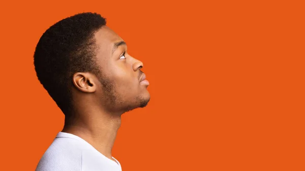 Side View Shot Serious Black Guy Posing Looking Orange Studio — Foto Stock