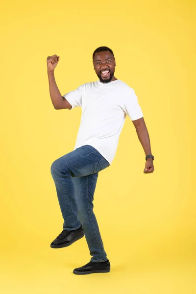 Yes Did Joyful Black Man Gesturing Yes Looking Camera Standing — Fotografia de Stock
