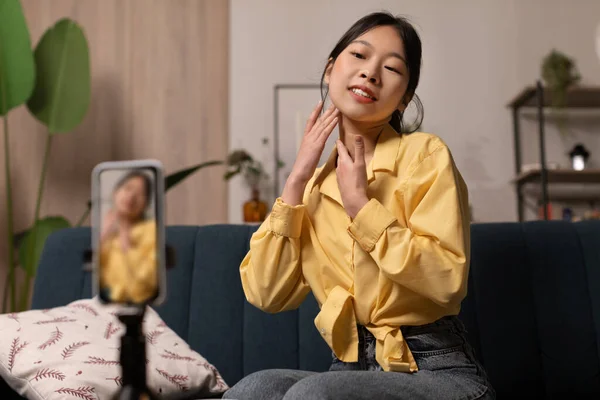 Asian Beauty Blogger Woman Making Facial Massage Creating Video Smartphone — ストック写真