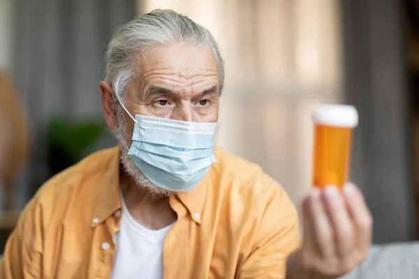 Closeup Portrait Old Grey Haired Man Wearing Protective Medical Face — Foto de Stock