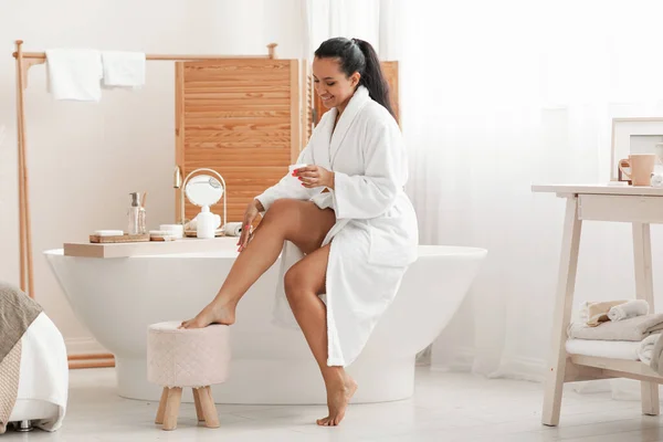 Skin Body Care Lady Moisturizing Legs Moisturizer Cream Enjoying Beauty —  Fotos de Stock