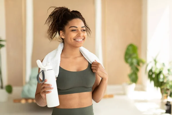 Portrait Happy Black Woman Sportswear White Towel Neck Holding Bottle — ストック写真