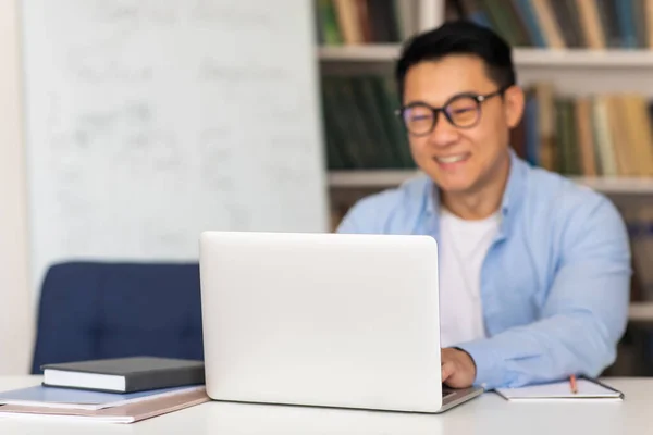 Online Education Happy Japanese Mature Man Using Laptop Learning Teaching — Zdjęcie stockowe