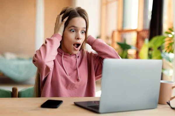 Shocked Teenage Girl Looking Laptop Touching Head Having Internet Connection — Foto de Stock