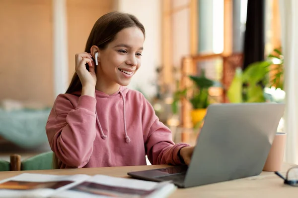 Portrait Positive Teen Girl Earpods Using Laptop Studying Online Home — Stockfoto
