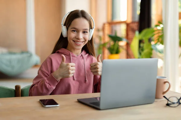 Homeschooling Portrait Positive Teen Girl Studying Laptop Home Wearing Wireless — Stockfoto