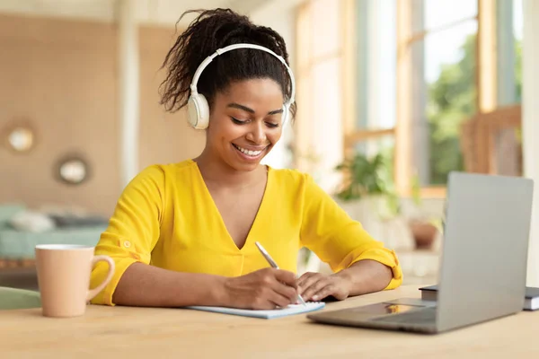 Happy African American Lady Studying Remotely Home Using Laptop Making — Stockfoto