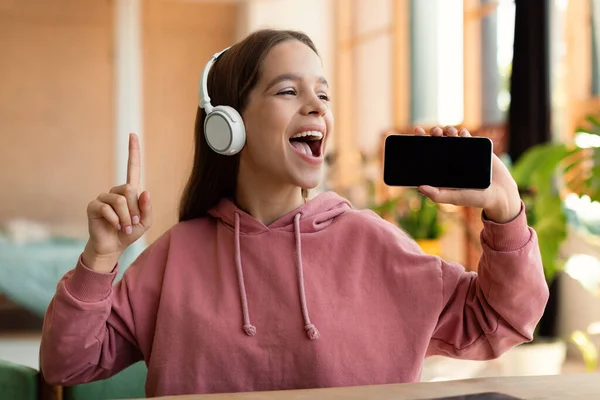 Joyful Teen Girl Singing Song Using Smartphone Microphone Wearing Wireless — Photo