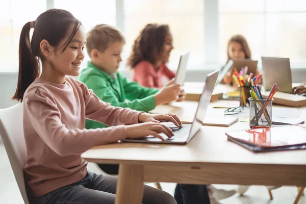 Learning Asian Little Girl Using Laptop Computer Sitting Diverse Classmates — Stock Fotó